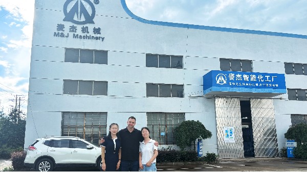 严苛验货获好评！当场又续签两单——定制茶叶称重开云网页版·官方版在线登入_开云（中国）
整装发往南非